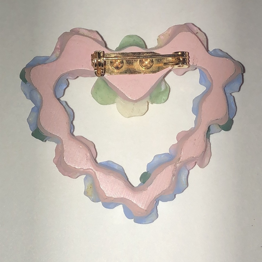 Floral Boho Vintage Heart Brooch with Pastel Roses - Picture 5 of 5
